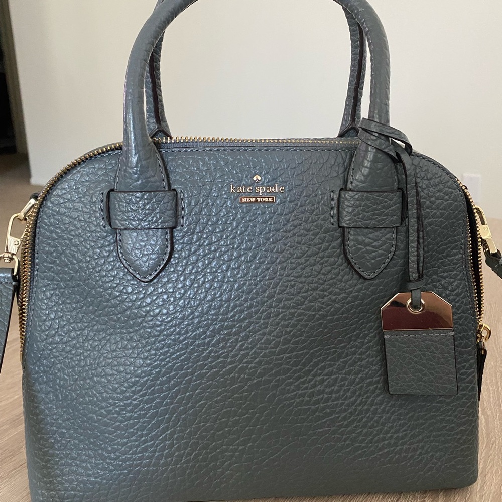 Gray Kate Spade crossbody bag.